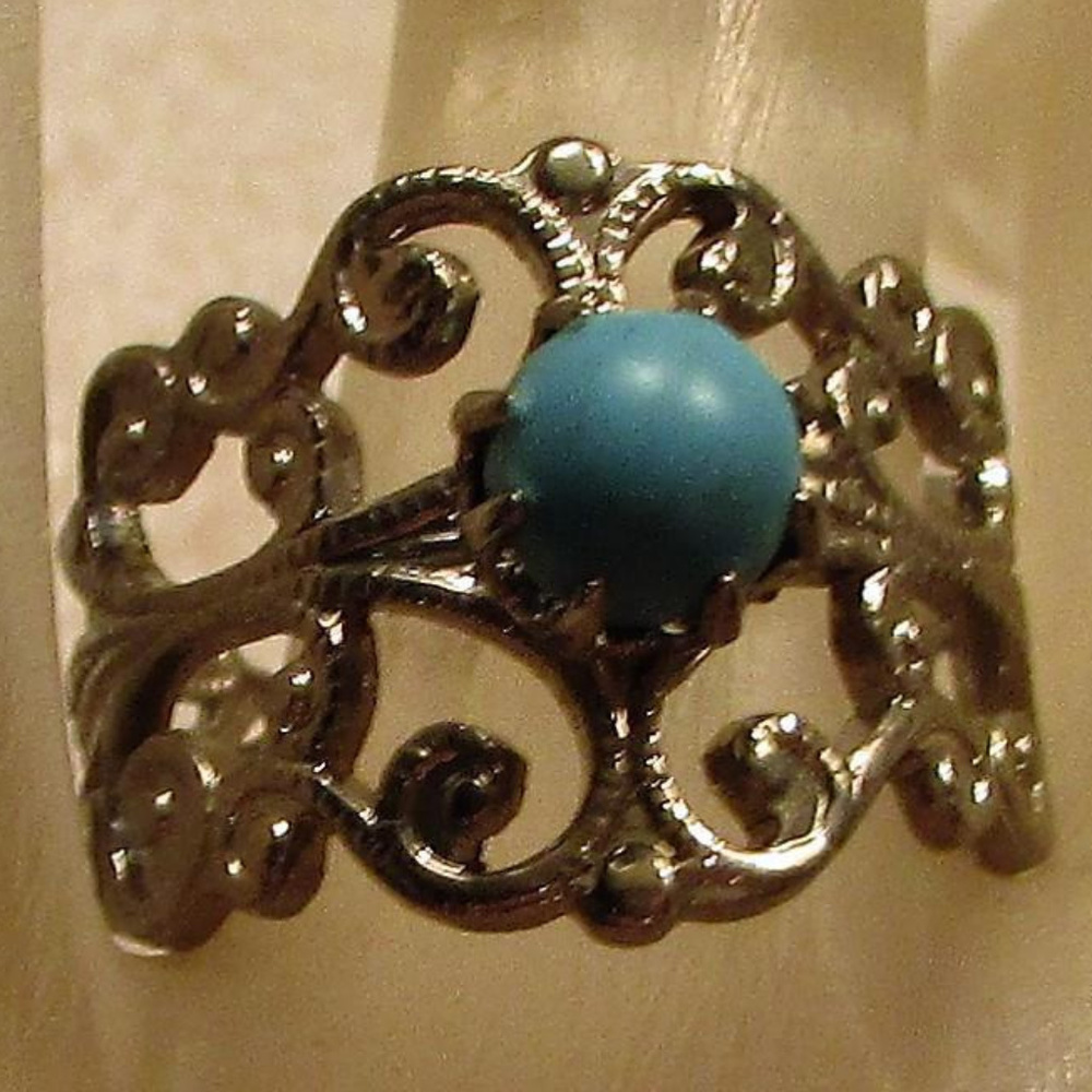 New Vintage Chunky blue Lucite Bead ring silver